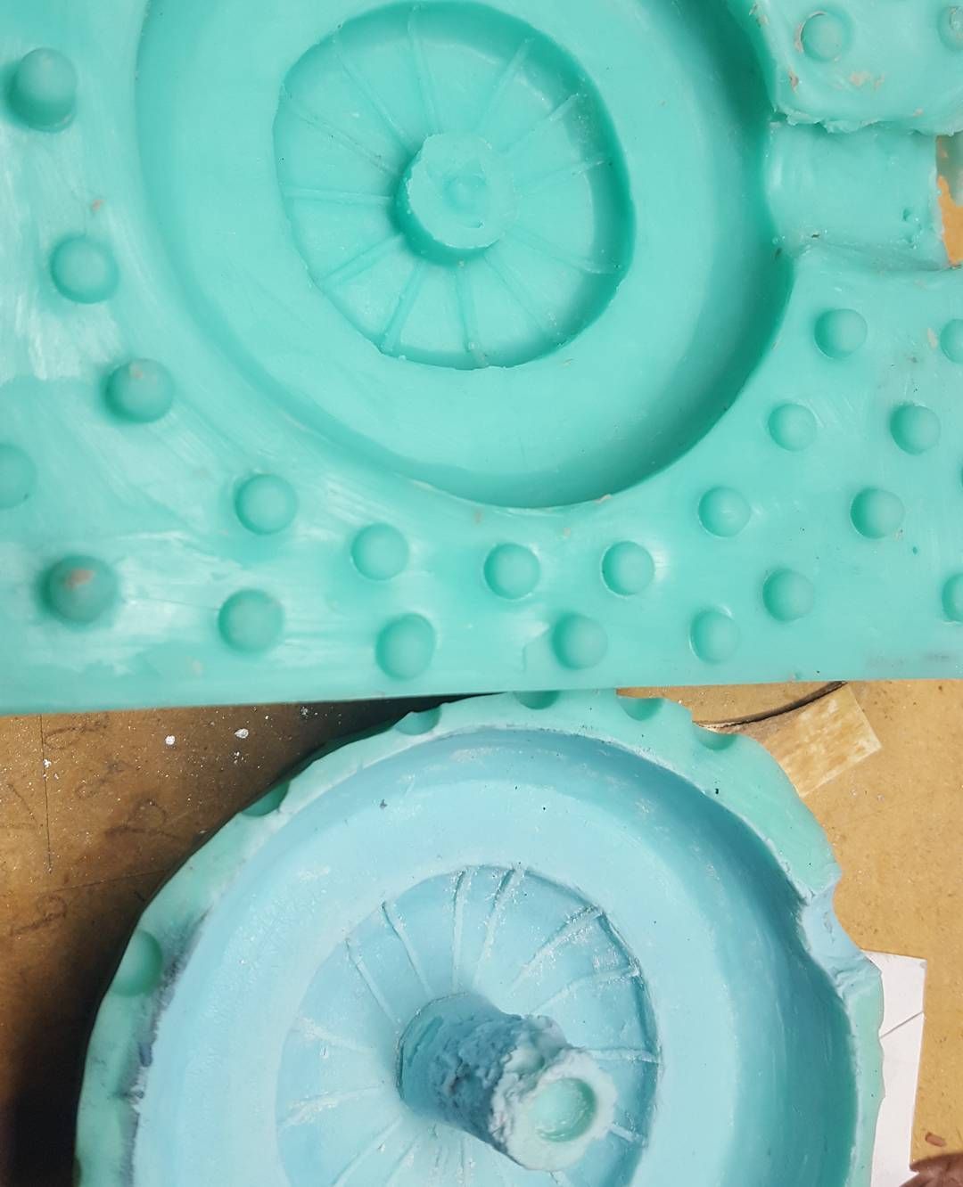 Ever wonder what a totally spent mold looks like? The one on the bottom is an old version of the one on top. (Minus the outside which is in the new mold, I canabalize molds) Dead molds dry out, get really dusty looking and stick to resin! Very sad when their time has come. moldmaking smoothon rip