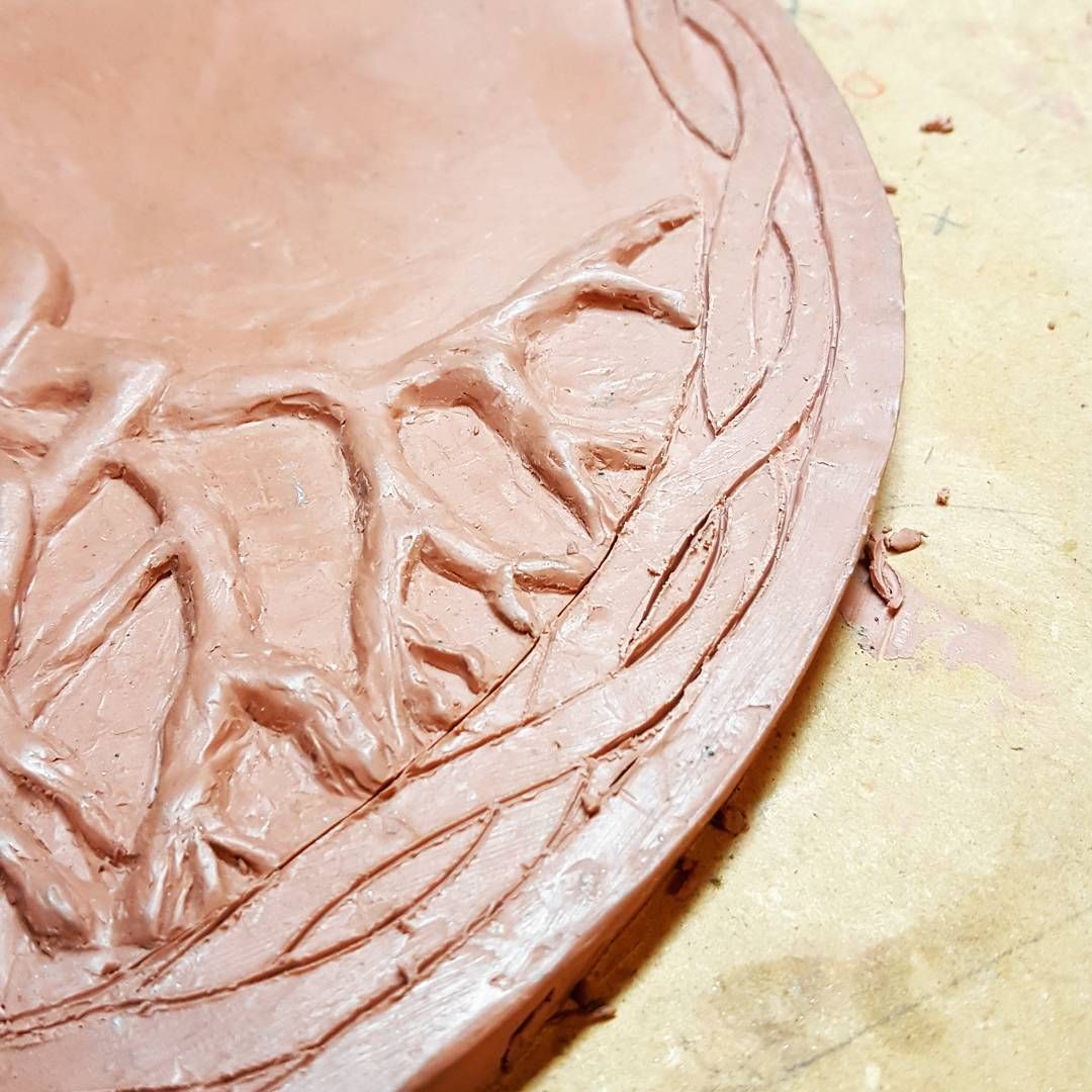 Almost done with a new sculpt! This one has been on my desk for far longer then I want to admit but this year I’m committing to finishing my undone work! I though this looked kinda cool how part of the knots were close to done and more refined but the further clock wise you go the Less finished it is. wip sculpture treeoflife