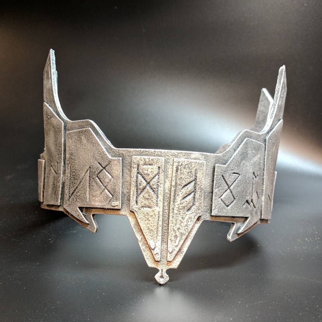 Finished! The Iron Crown of the Dwarves from the mythica movies. This was really fun to make despite my trying 3 different approaches before coming to settle on good old Eva. foamprops proptarts crown dwarves