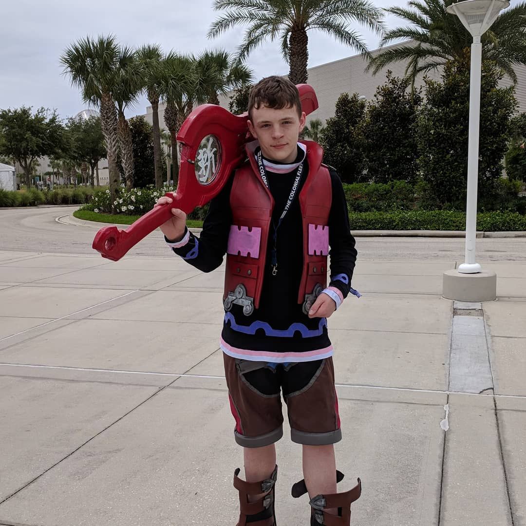 Well shulk is now in action at megaconorlando ! My son has been happily surprised at how many people have recognized him! Over all this turned out awesome for a 1 week build! Ok I worked on it 2 days last month but this was 95% done in the last week! I’m taking a nap now… megacon megacon2018