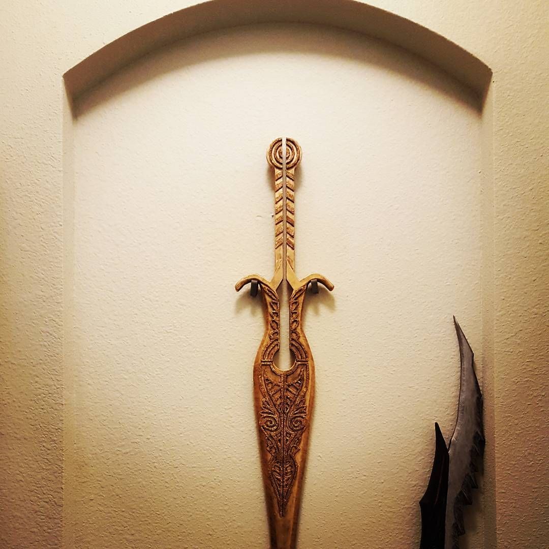 New blackwall embossed sword having in the sword nook! dragonageinquisition