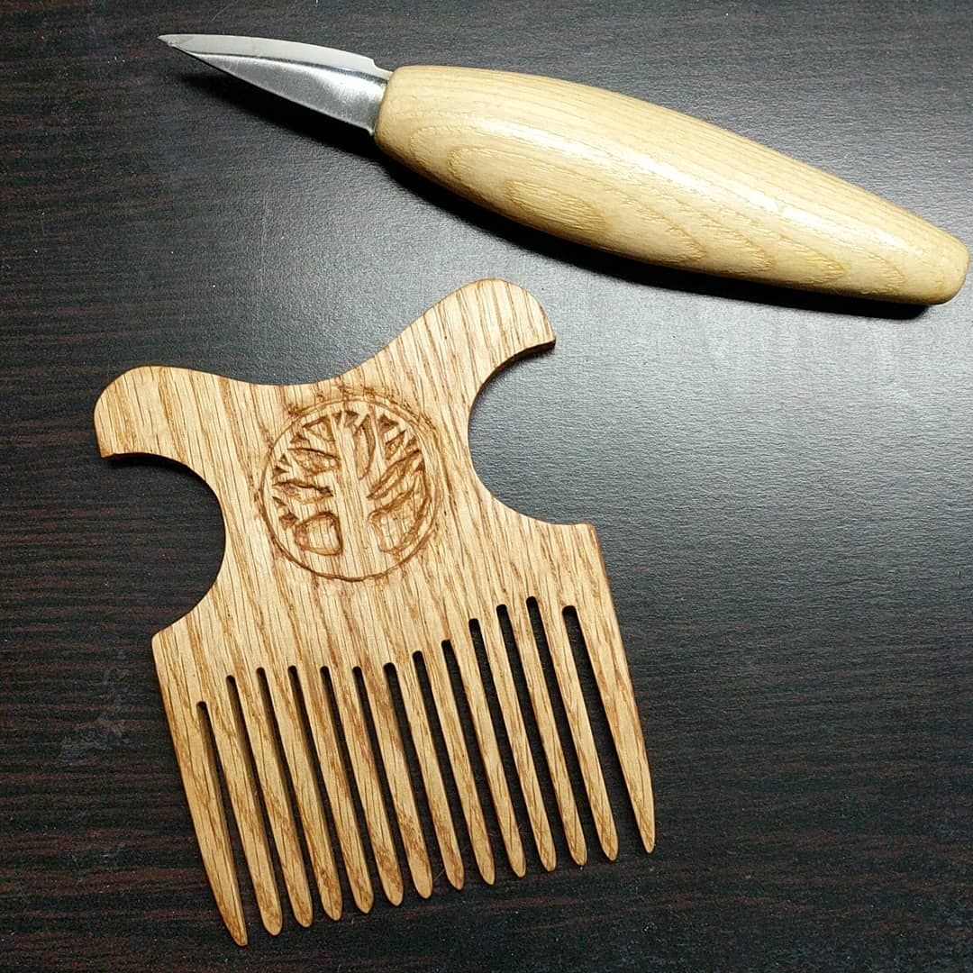 This mother’s day gift goes to my wonder wife and partner in mischief! Happy Mother’s day! ♥️ This hand carved red oak comb, was inspired by the scraps left over from the bowed Lyre build. I love reusing scraps! woodworking woodcarving viking comb celtic