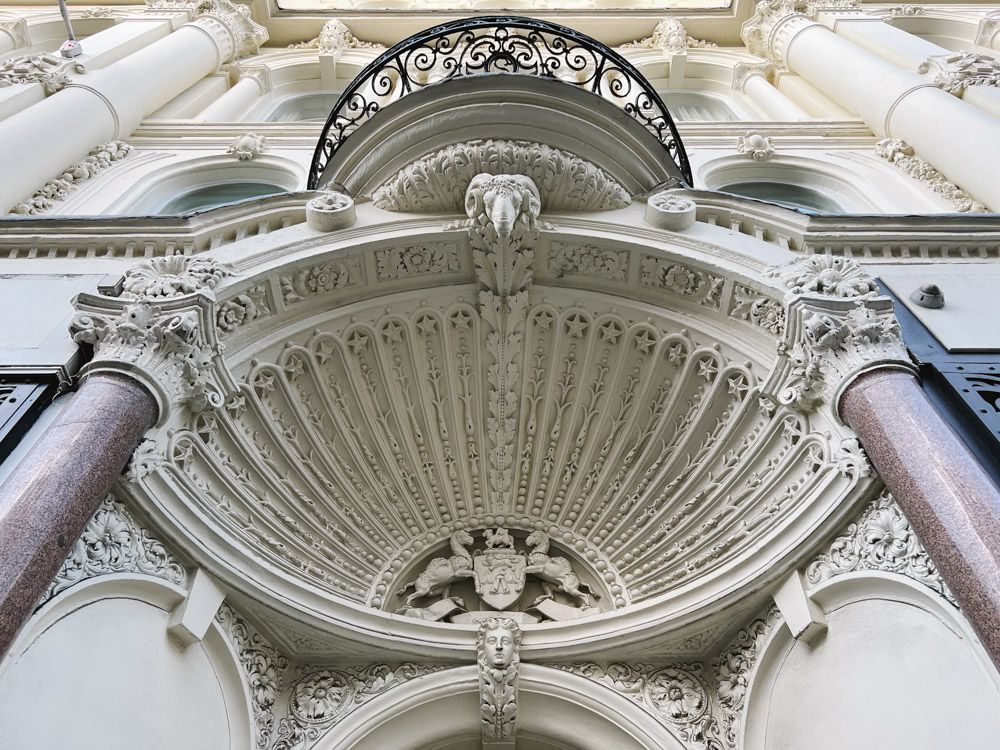 Entrance to a building next to the St. Martin within Ludgate Hill church