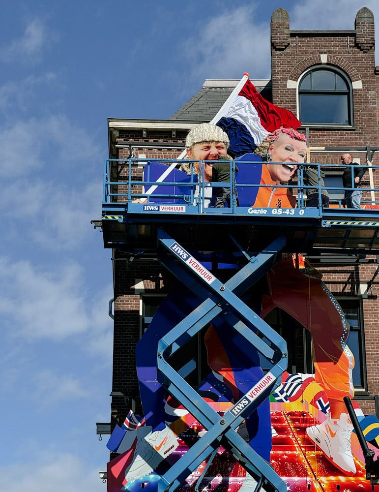 A giant cutout of the Dutch King and Queen outside Cafe De Blaffende Vis being uninstalled