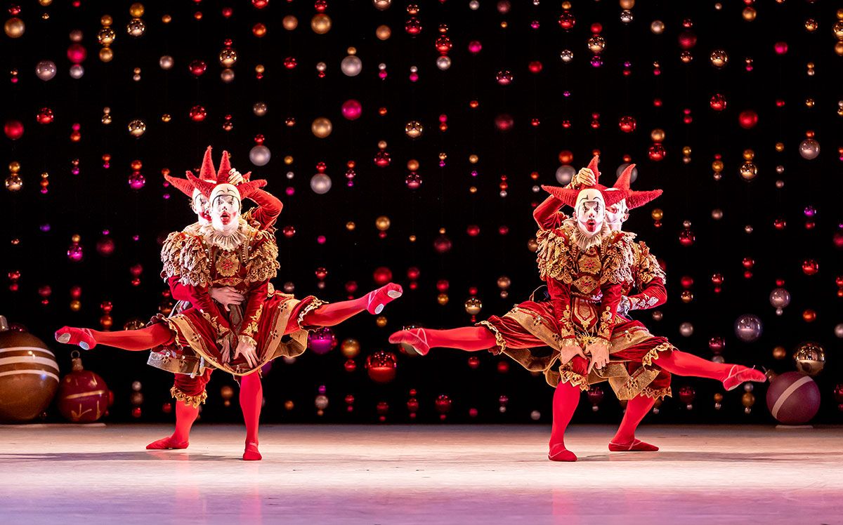 James Garrington & Javier Andreu in Sophie Laplane’s Russian dance from ‘The Nutcracker’. © Andy Ross.