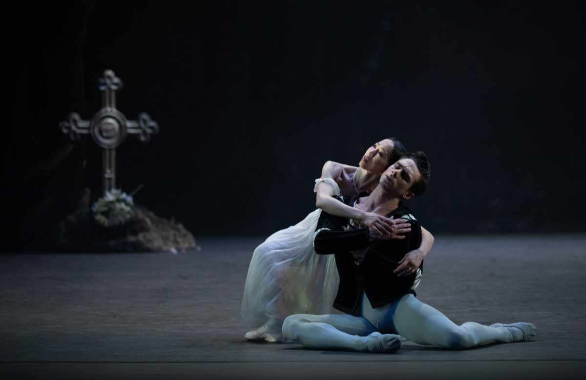 Erina Takahashi and Francesco Gabriele Frola in Mary Skeaping’s Giselle. © Photography by ASH