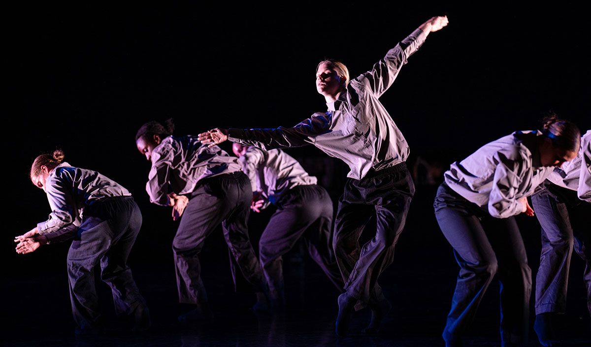 Rambert School of Ballet & Contemporary Dance in Grace O’Brien’s “Set Fast”. © Deborah Jaffe