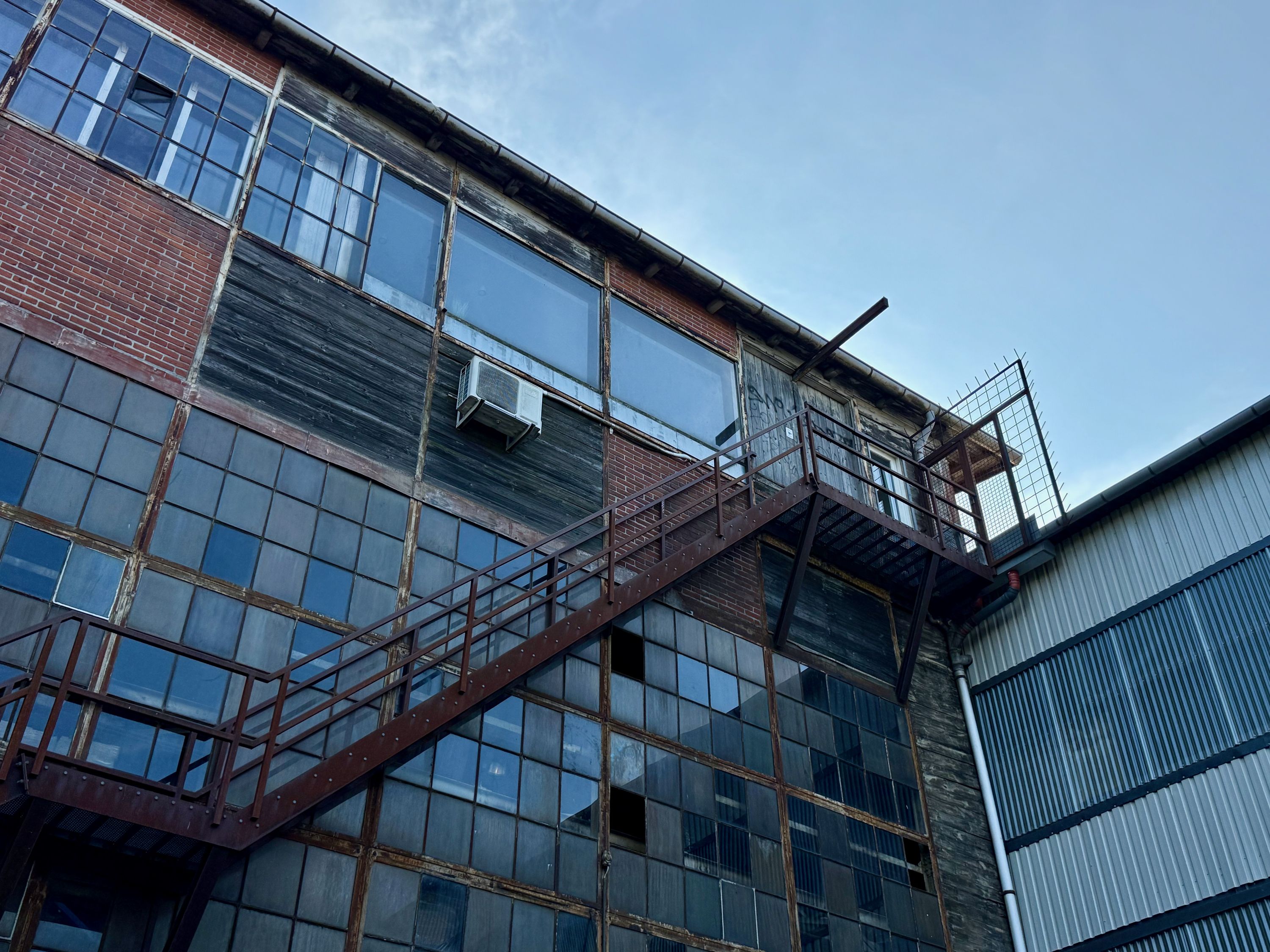 Det gamle industriområde er nu fuld af kunst