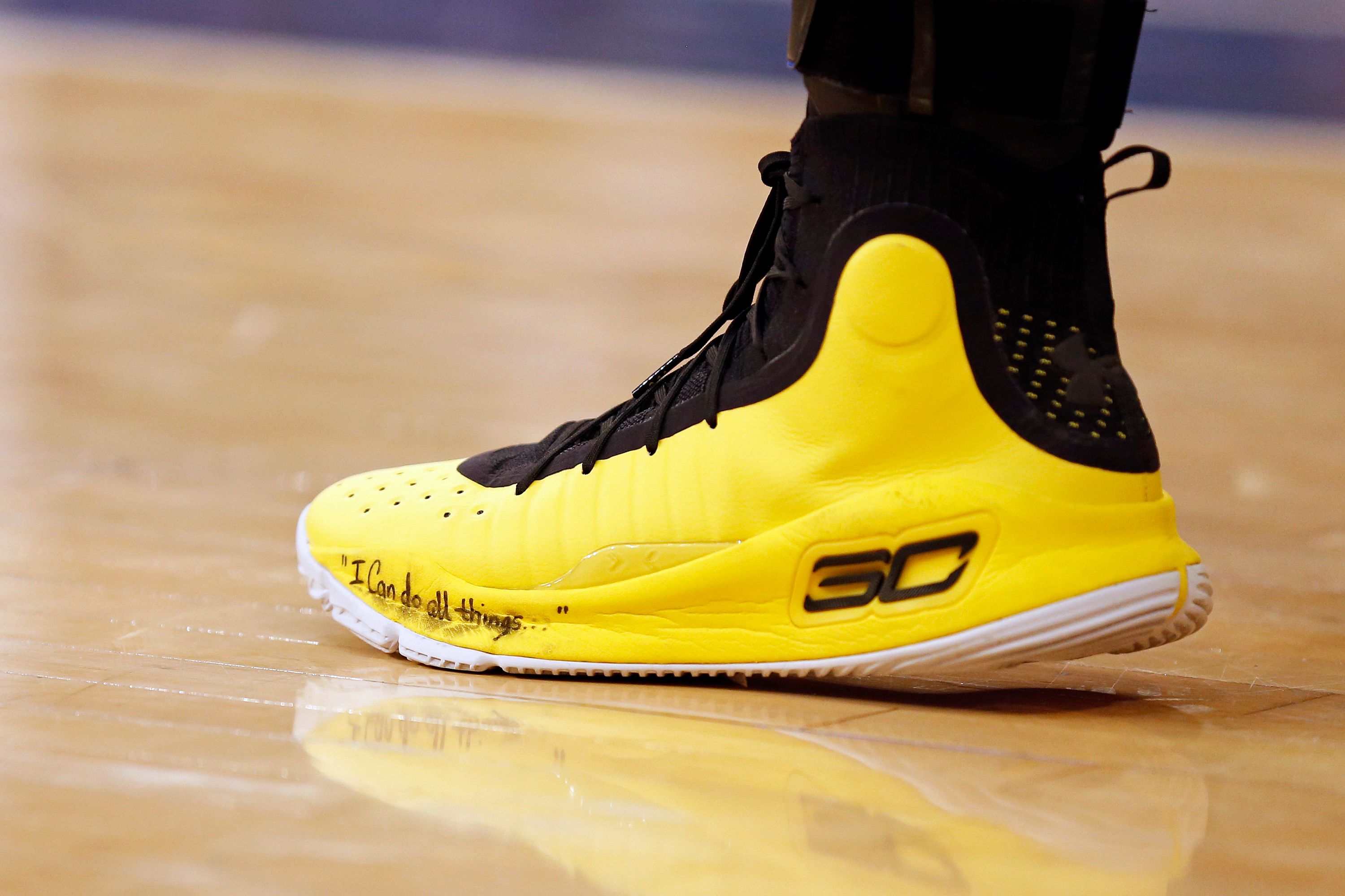 “I can do all things” written on Curry’s shoe