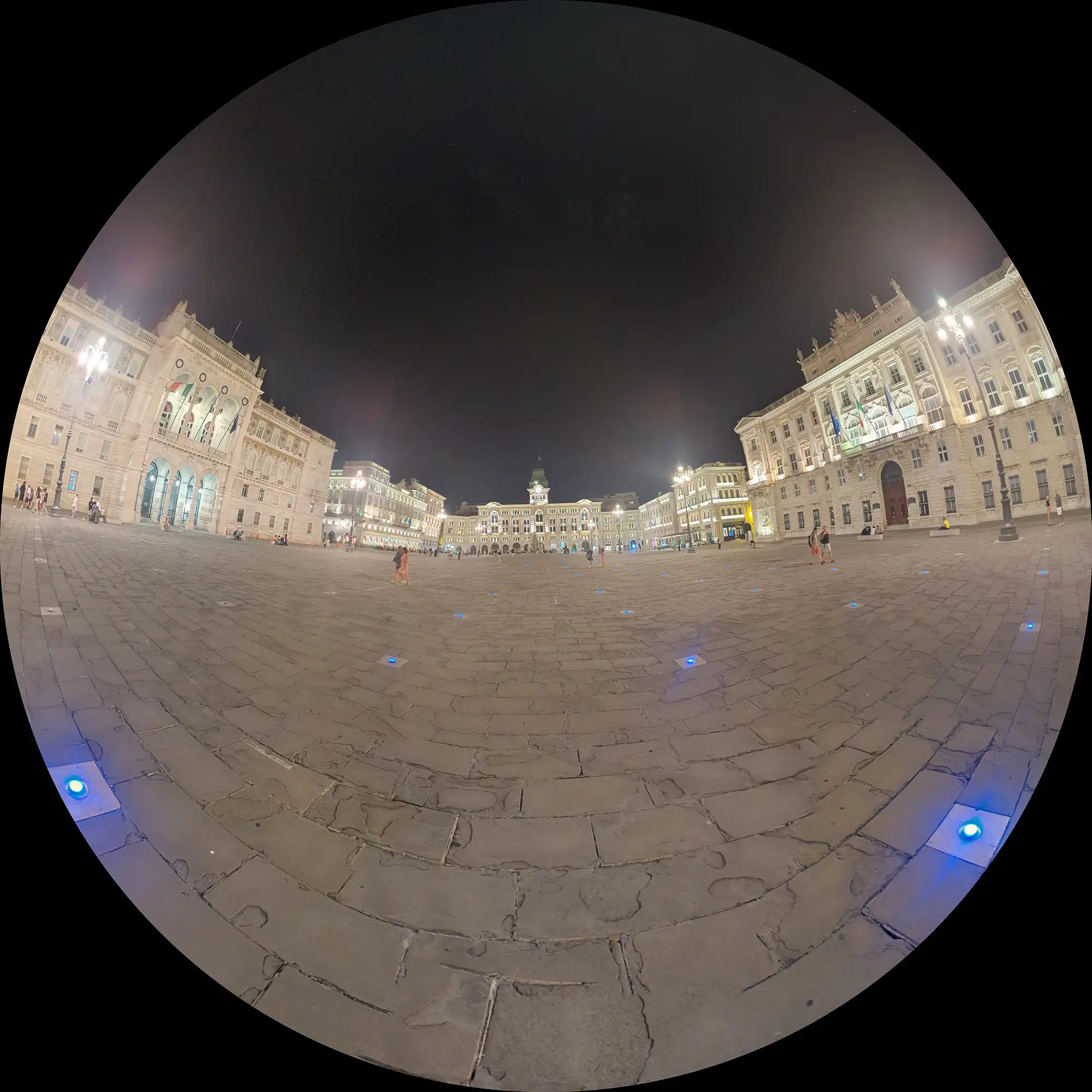La piazza Unità en forme de Photoshère