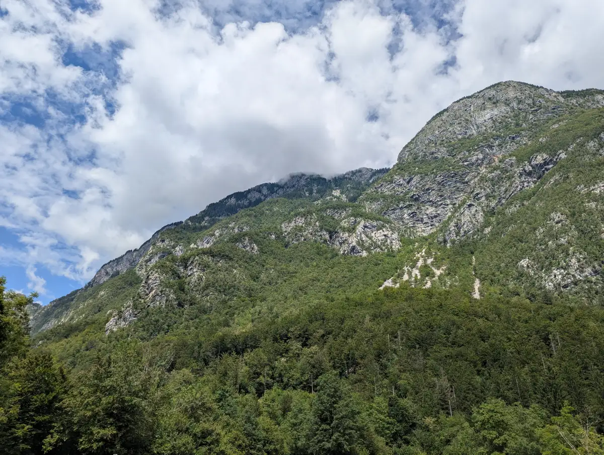 La montagne, toute proche