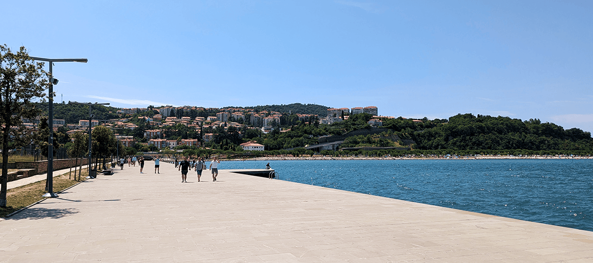 La grande plage de Koper, vue depuis la jetée