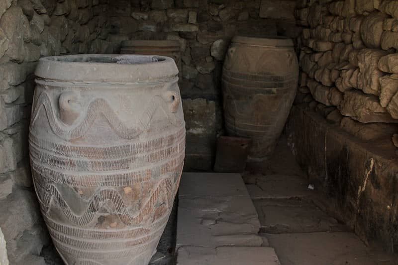 Le palais comptait aussi des «greniers enterrés» où l’on stockait dans de grandes jarres les denrées à conserver