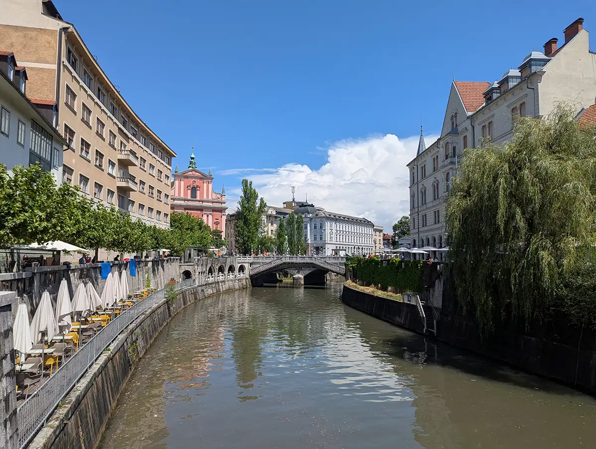 La Ljubljanica, avec le pont Ribja