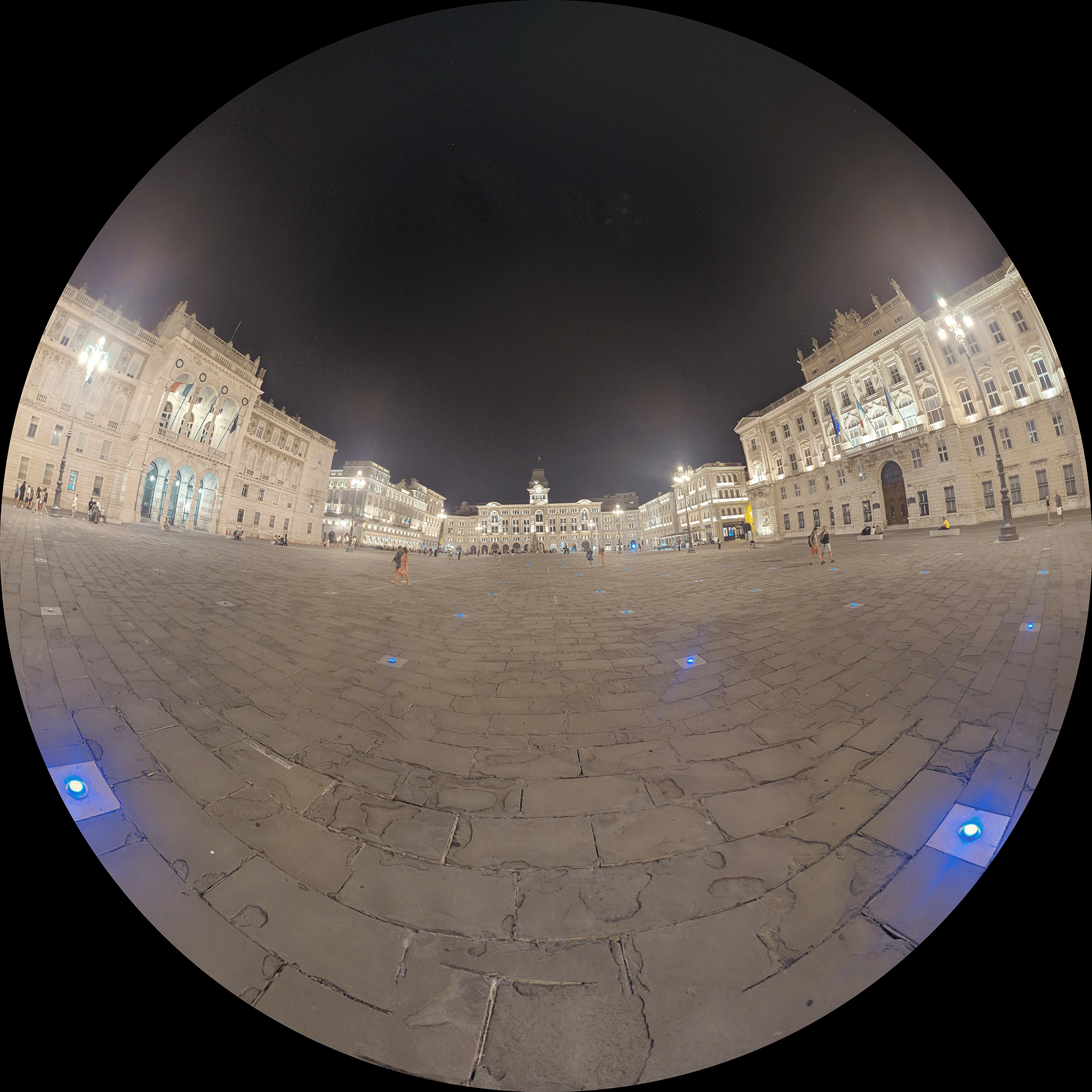 La piazza Unità en forme de Photoshère