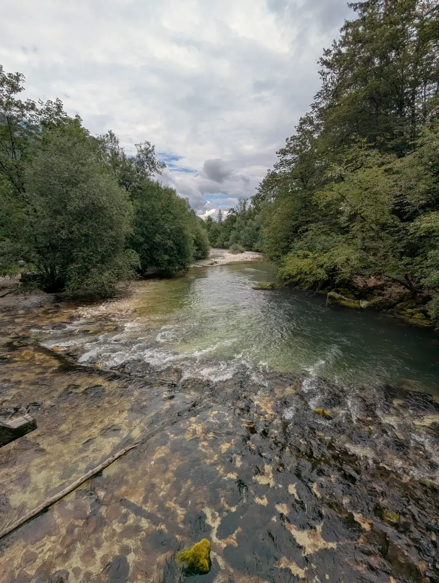 Traversée d’une chouette petite rivière au tout début du parcours
