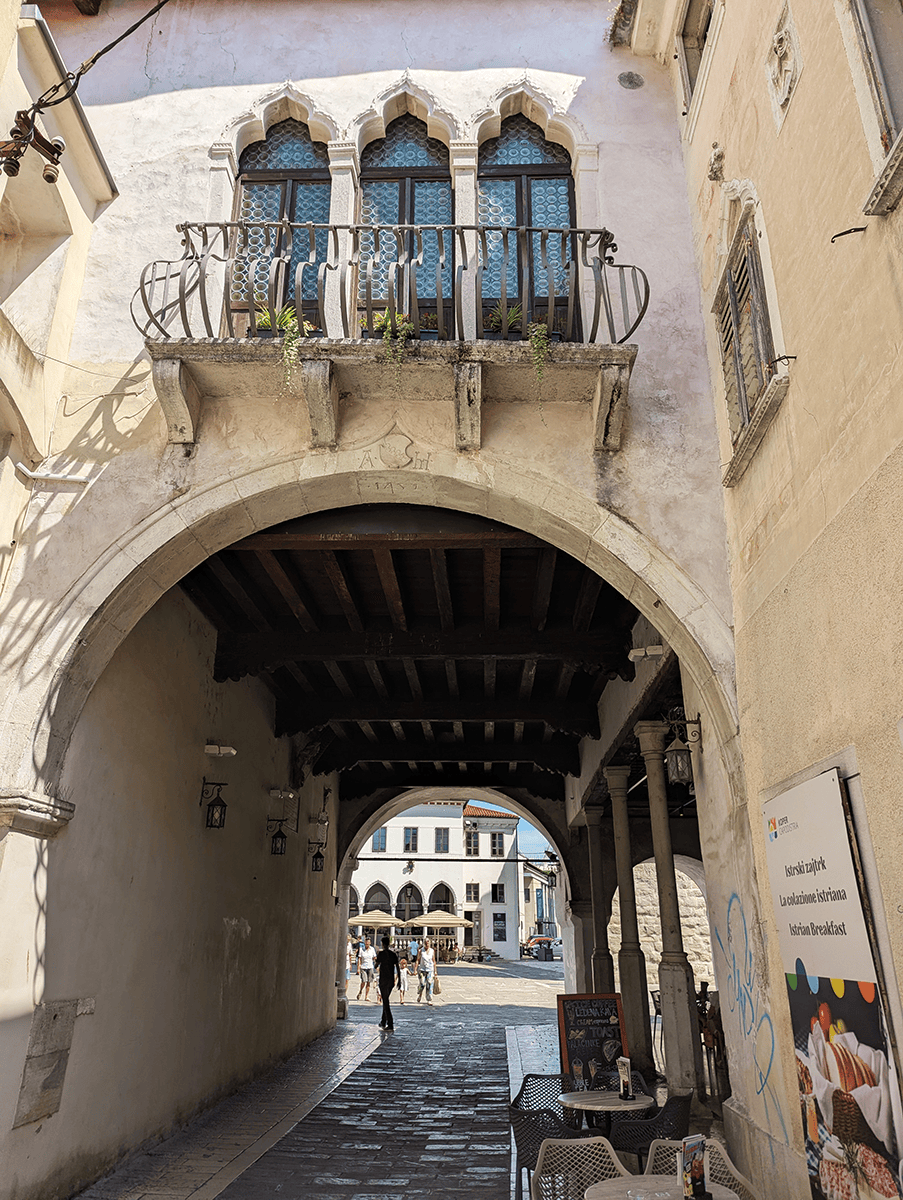Un antique passage couvert