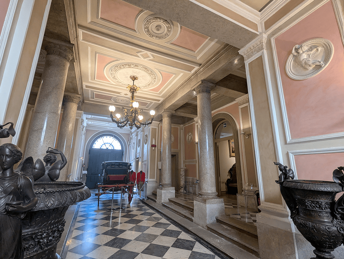 Premier coup d’œil à l’entrée