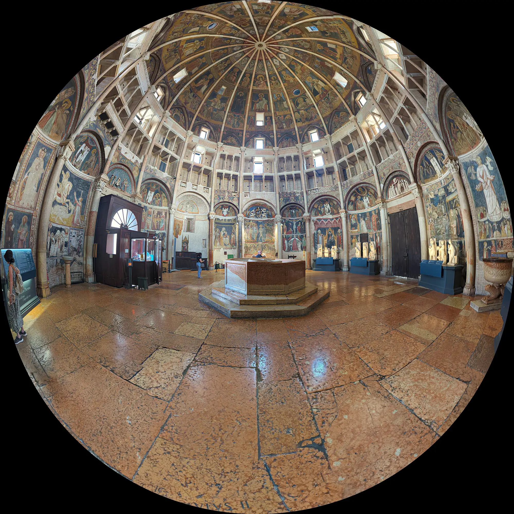 Une photosphère de l’intérieur du baptistère