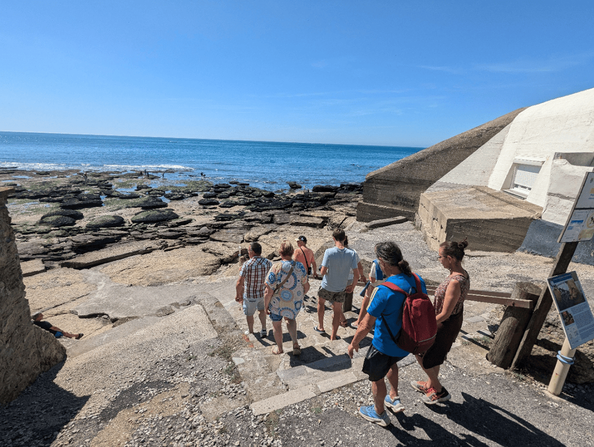 Descente vers la plage tant filmée par Dumont