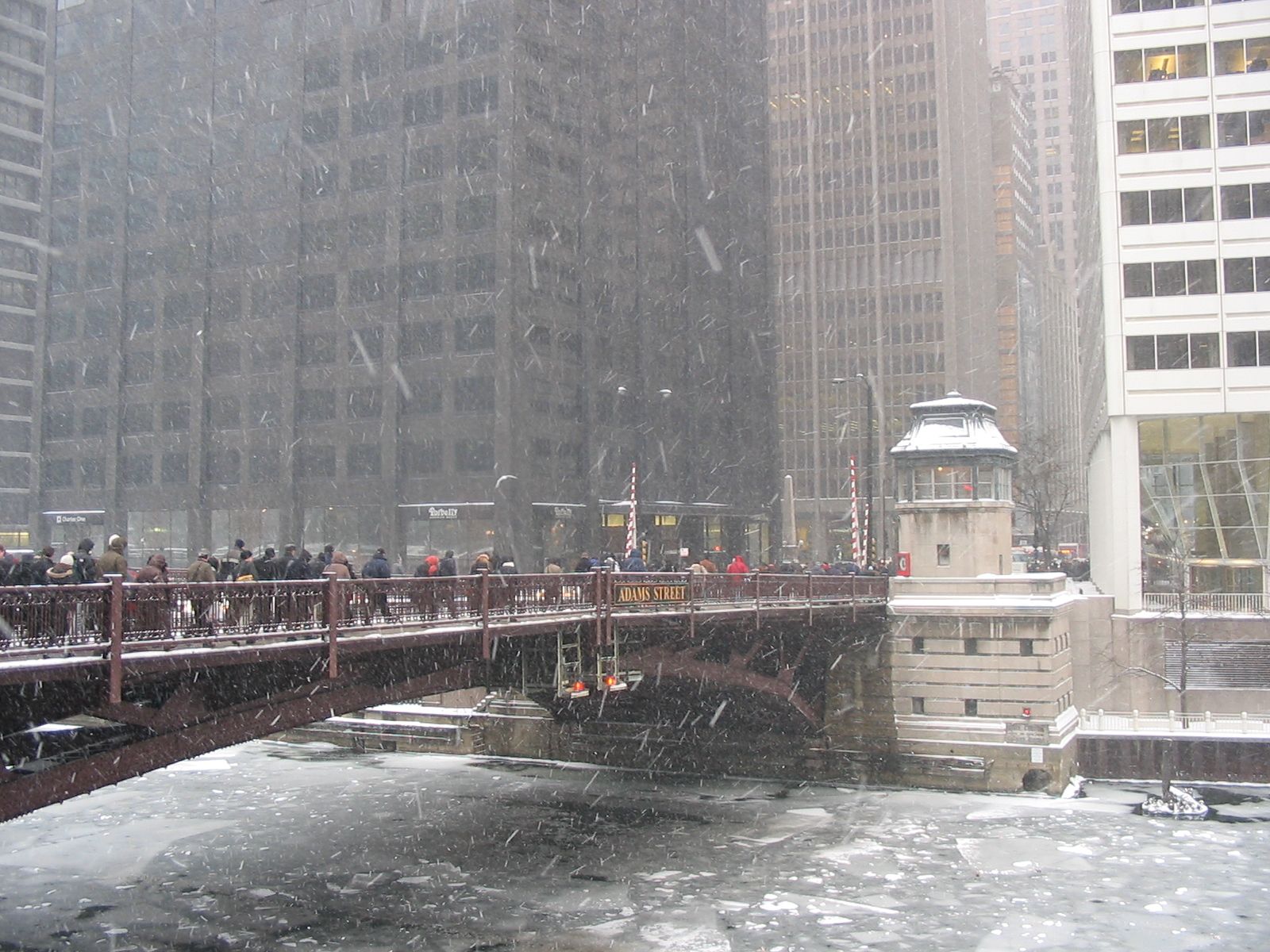 Picture of Adams Street at the Chicago River in Chicago
