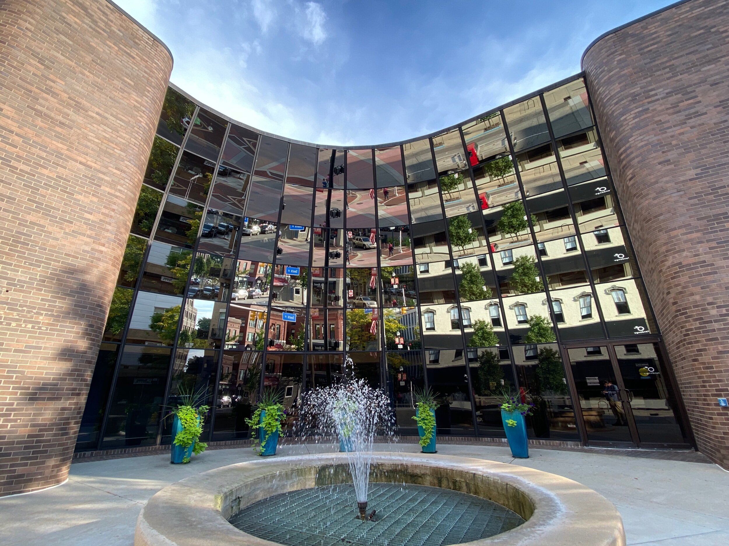 Cashing in: a photo o f the mirrored fountain taken with the Ultra Wide lens.