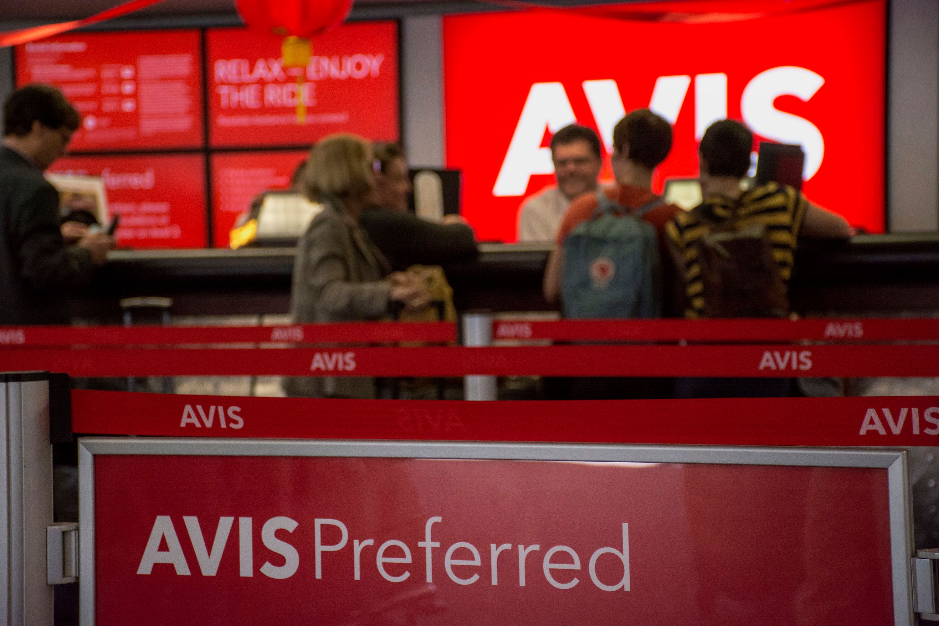Avis Visual Identity, Matthijs Matt van Leeuwen, Mike Knaggs, Interbrand New York, Bus