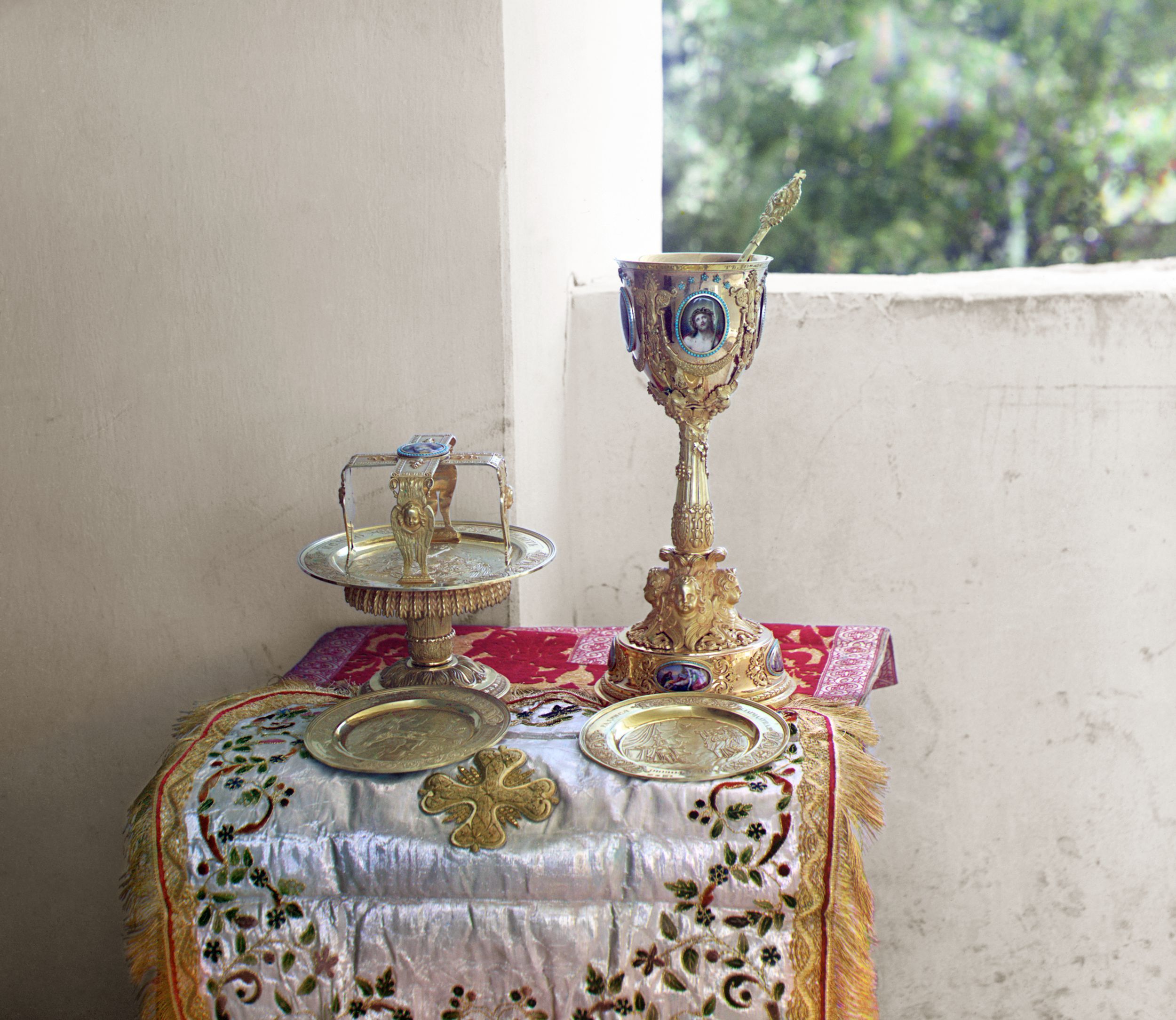 Vessels and vozdukhi. A gift from Alexander II to Borodino’s church. Borodino