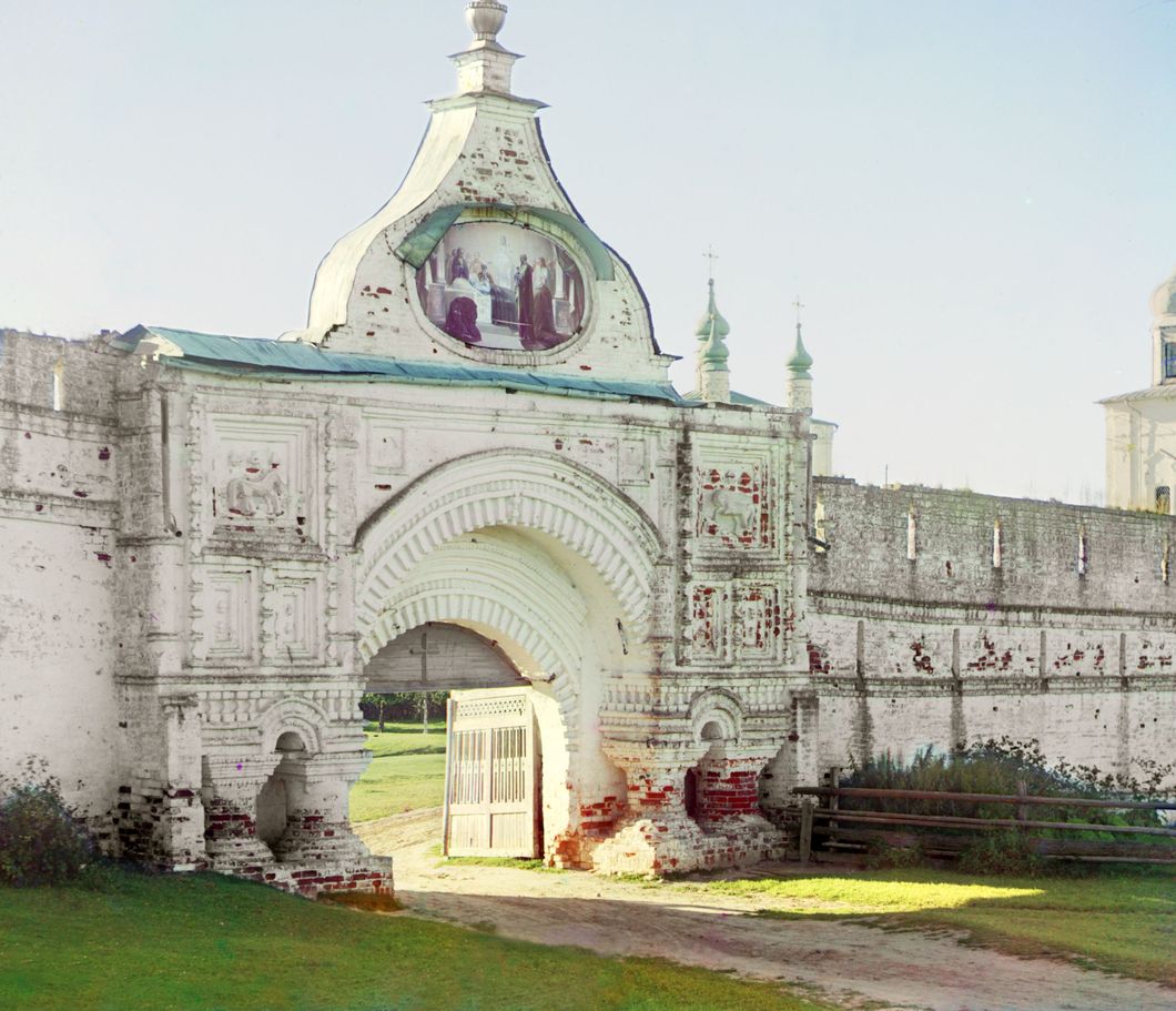 Entrance into the converted Goritskii Monastery outside the city. Near Pereiaslavl-Zalesskii