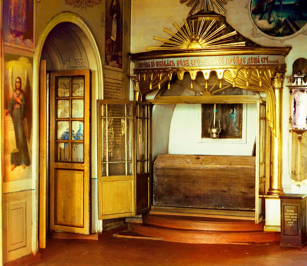 Tomb of boyar Mikhail Nikitich Romanov in the winter church in the village of Nyrob.