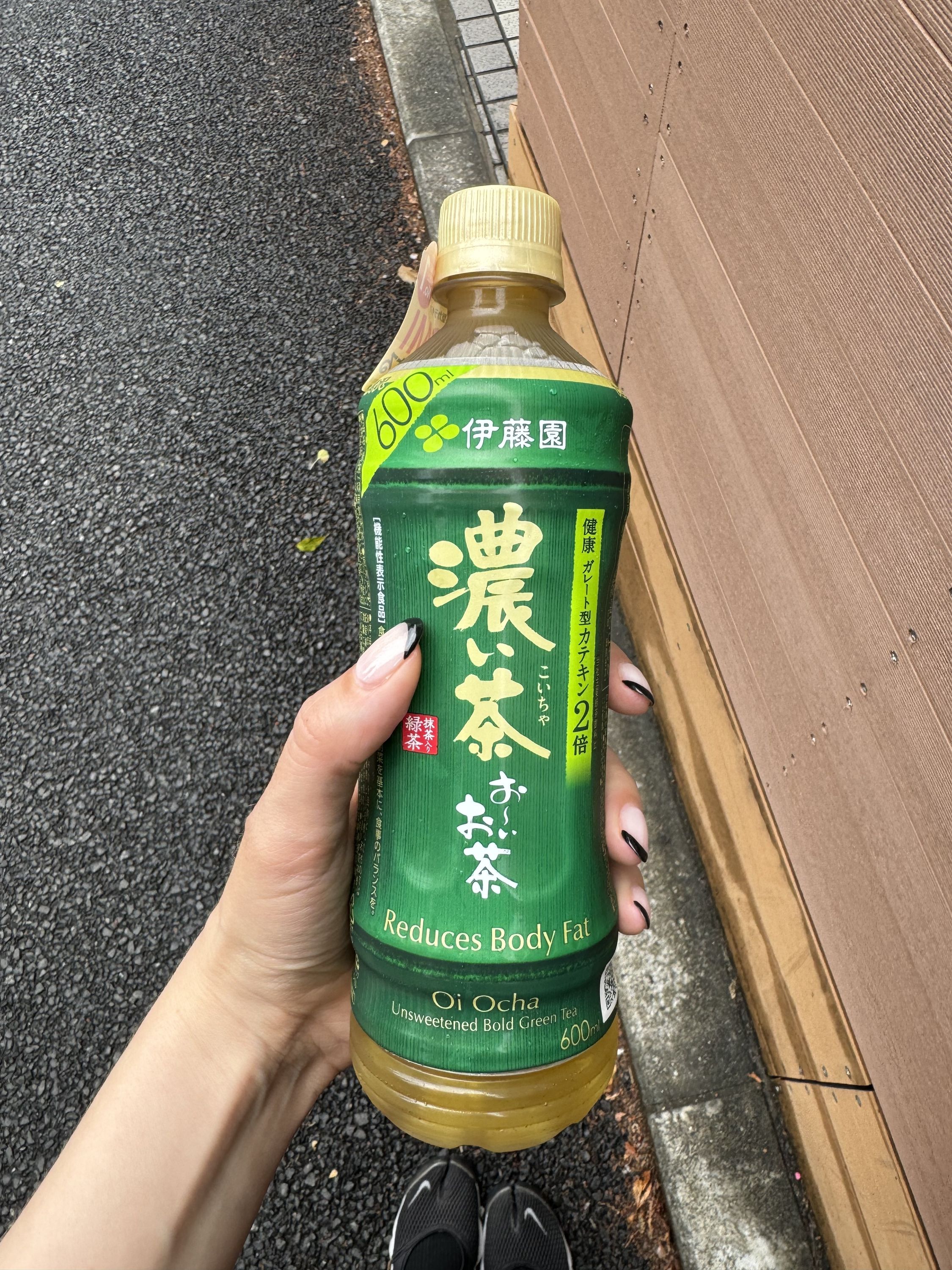I especially like the gold cap on the Japanese version of the drink