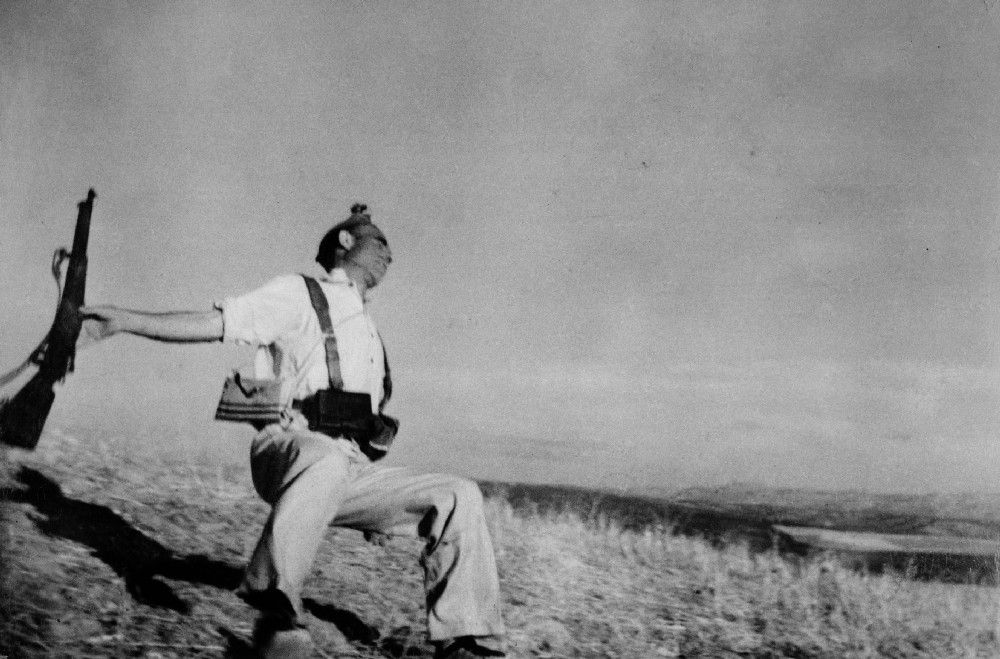 (fig. 2: “The Falling Soldier”, one of Robert Capa’s most famous photos.)