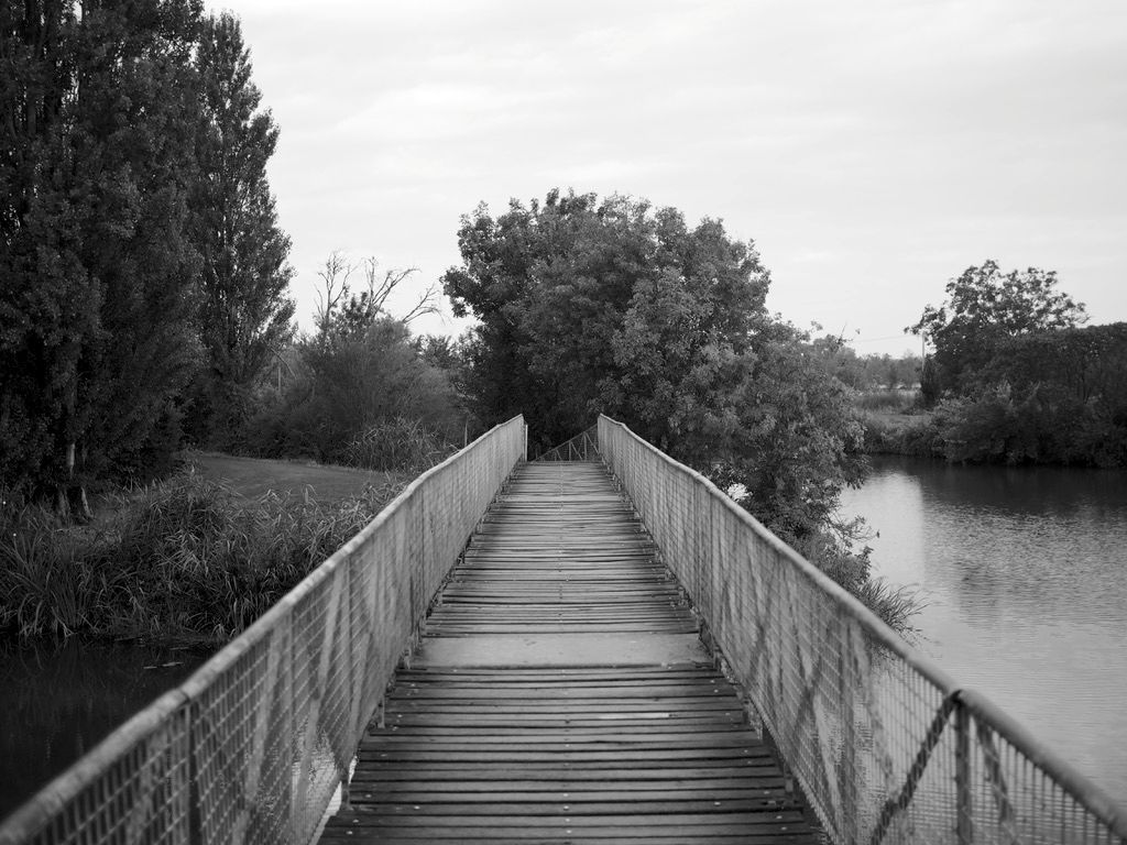 Petit pont de bois qu’on traversait naguère et aujorud’hui