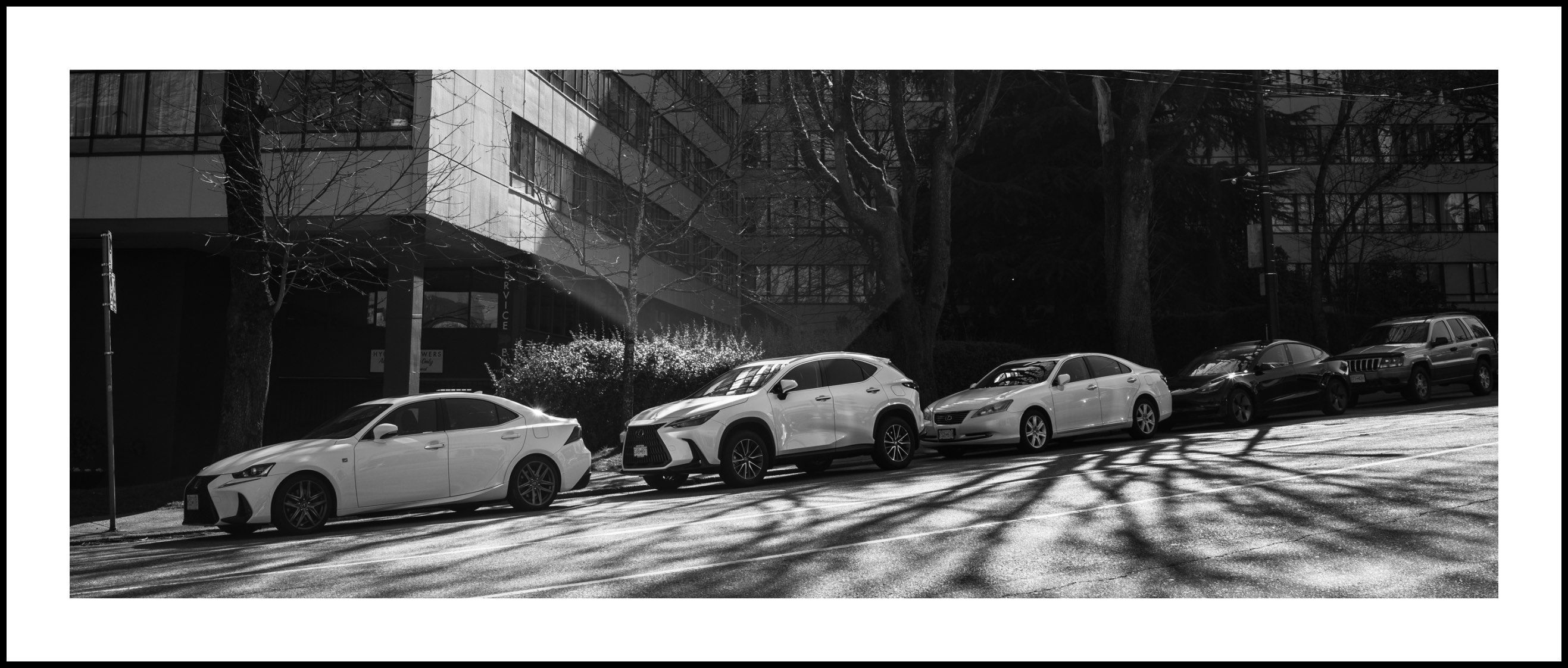 Downhill Parking - Leica M10, Voigtlander 35mm f2.5 Color Skopar