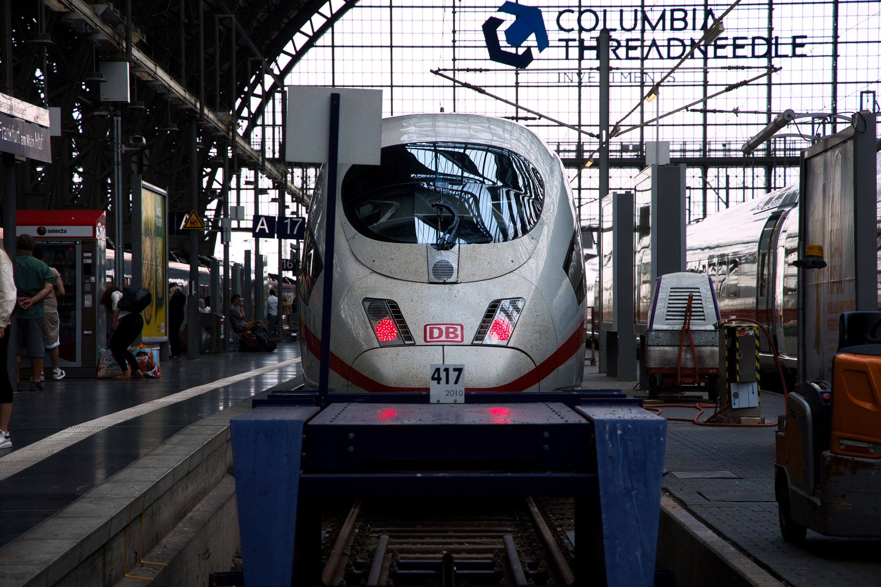 42 db train at dusseldorf station