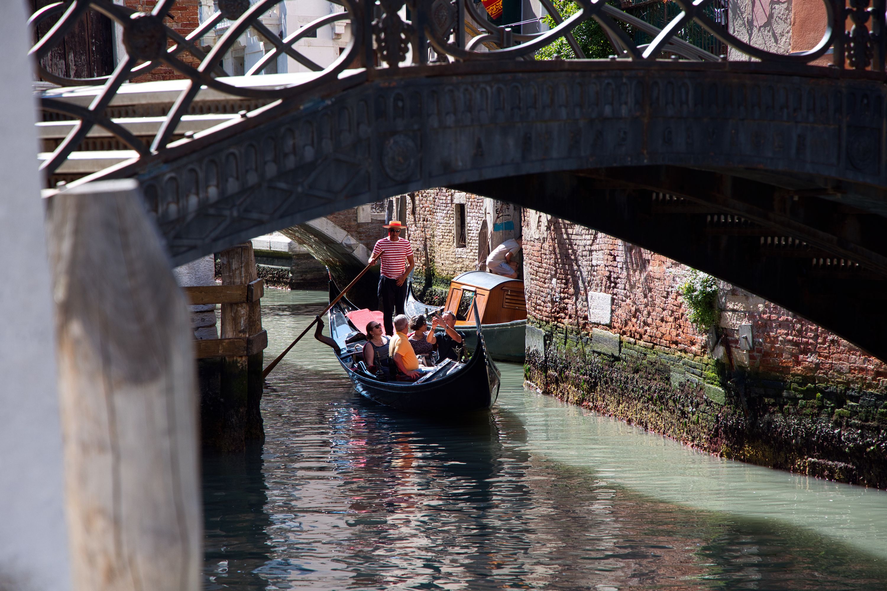 105 boat under the bridge