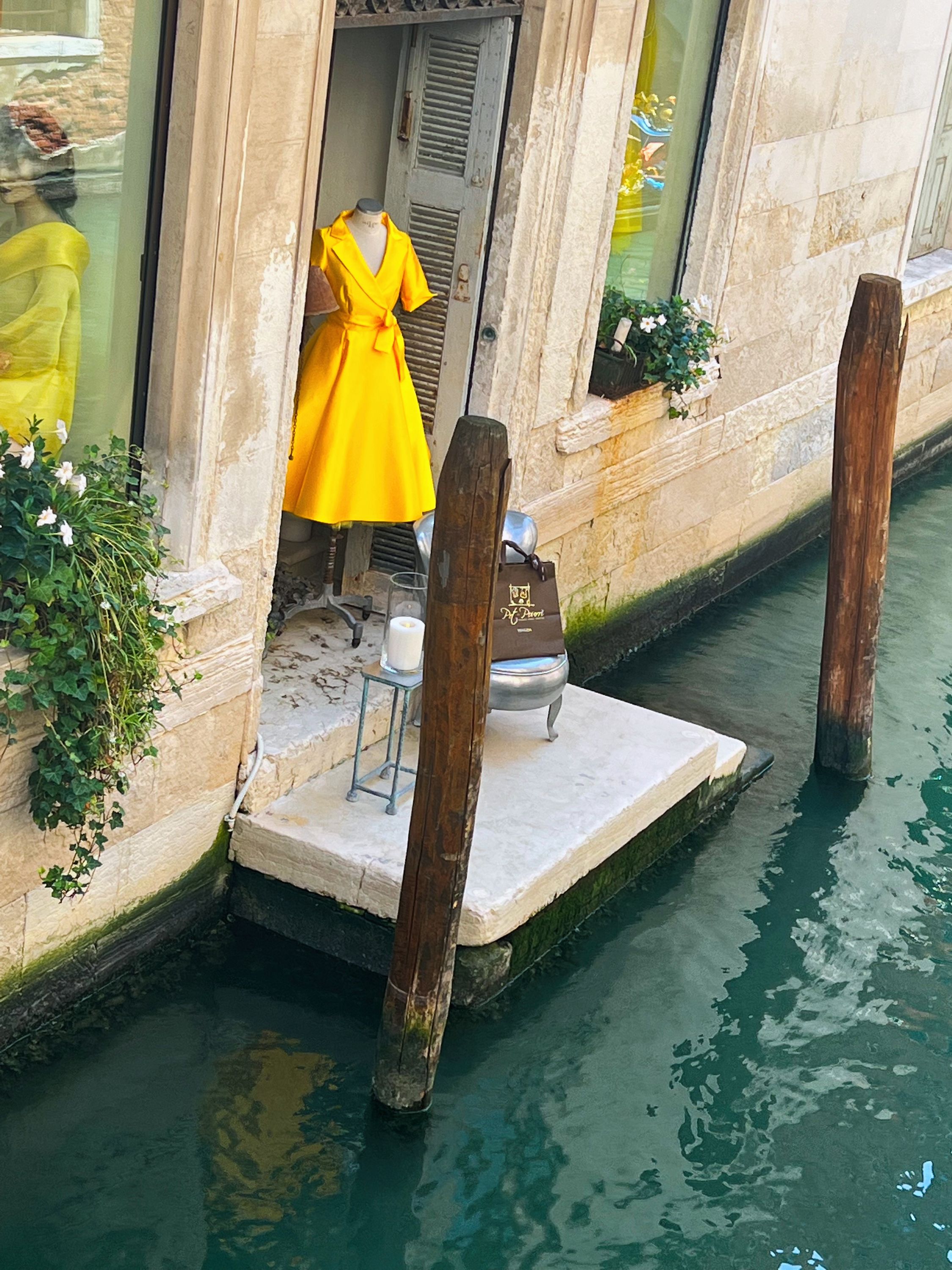 91 yellow dress along venice canals