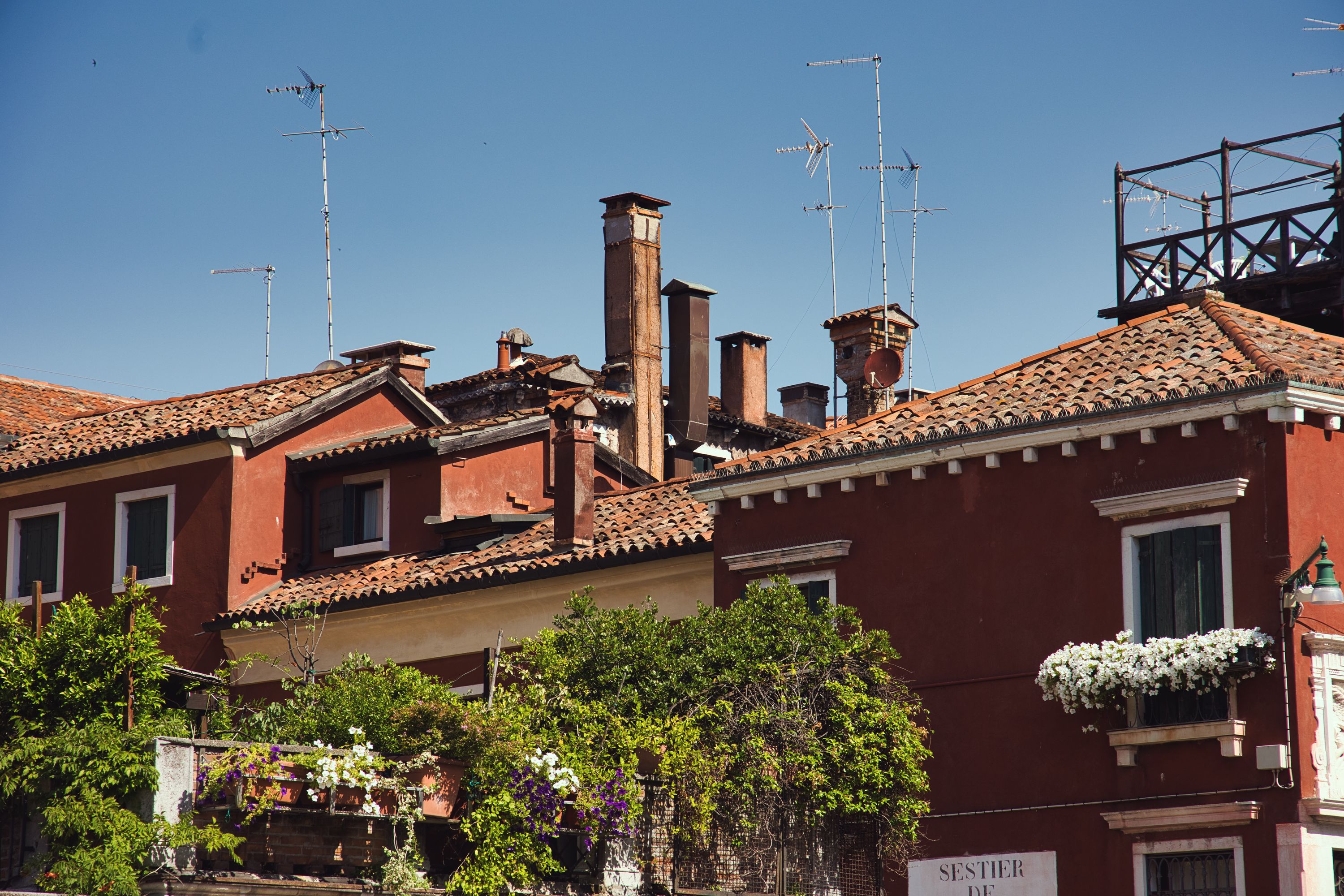 86 chimneys and antennas