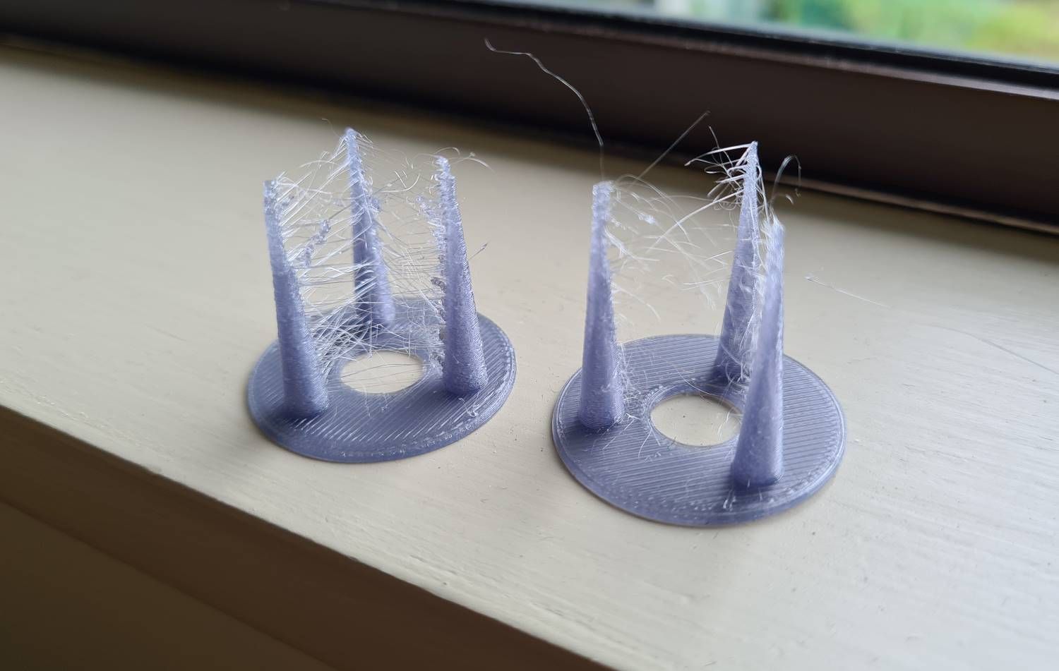 Stringing test with wet vs. somewhat dry filament