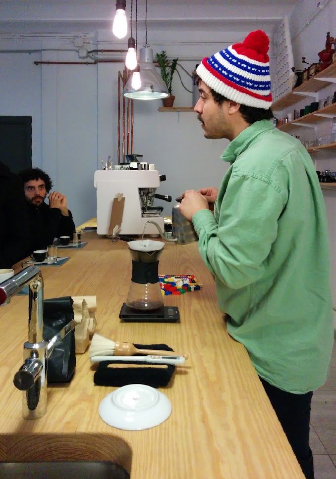 Jordi Mestre makes a V60 from La Esperanza; 28 March, 2014