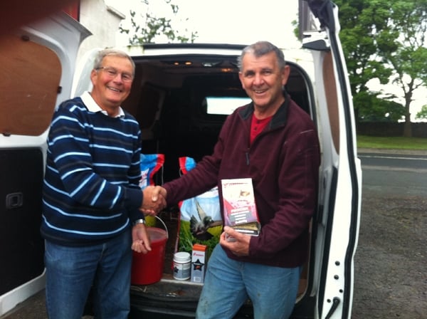 John Best receiving the Vanrobaeys sponsorship for the Messac race from Bob McKie