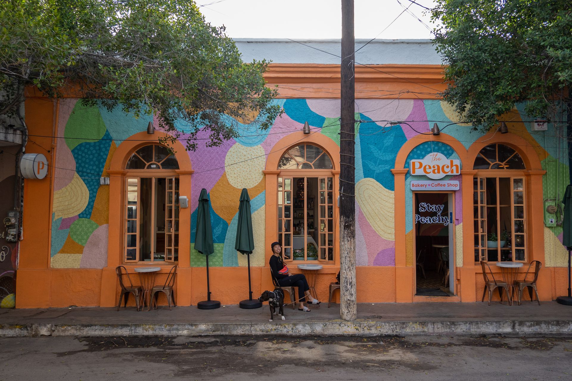 Starting the day with a delicious breakfast at this colorful café, where the tour also began.