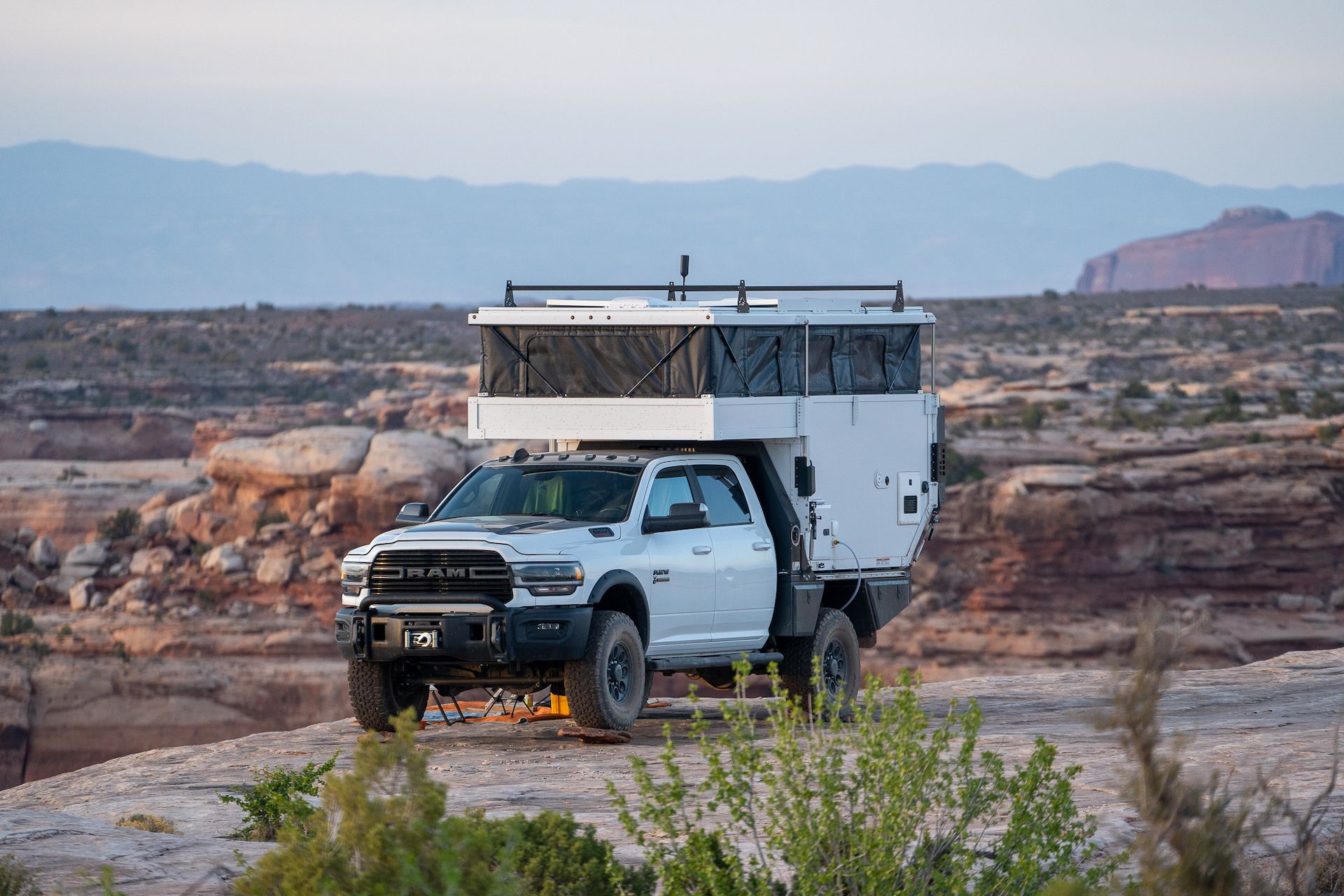 Chemin Blanc, our rig, throning in the Utah desert