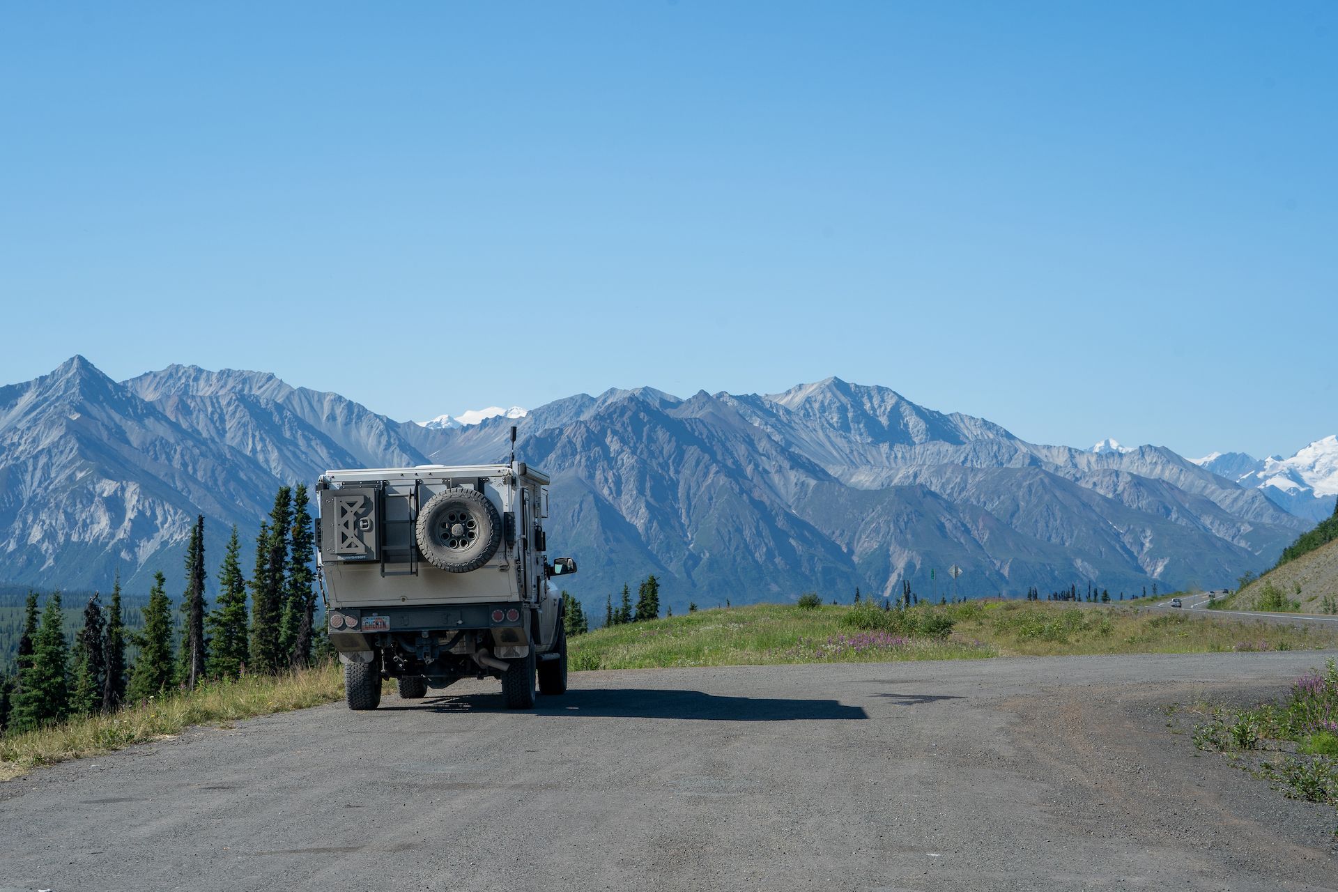 A nice overlook along the Alaska Route 1