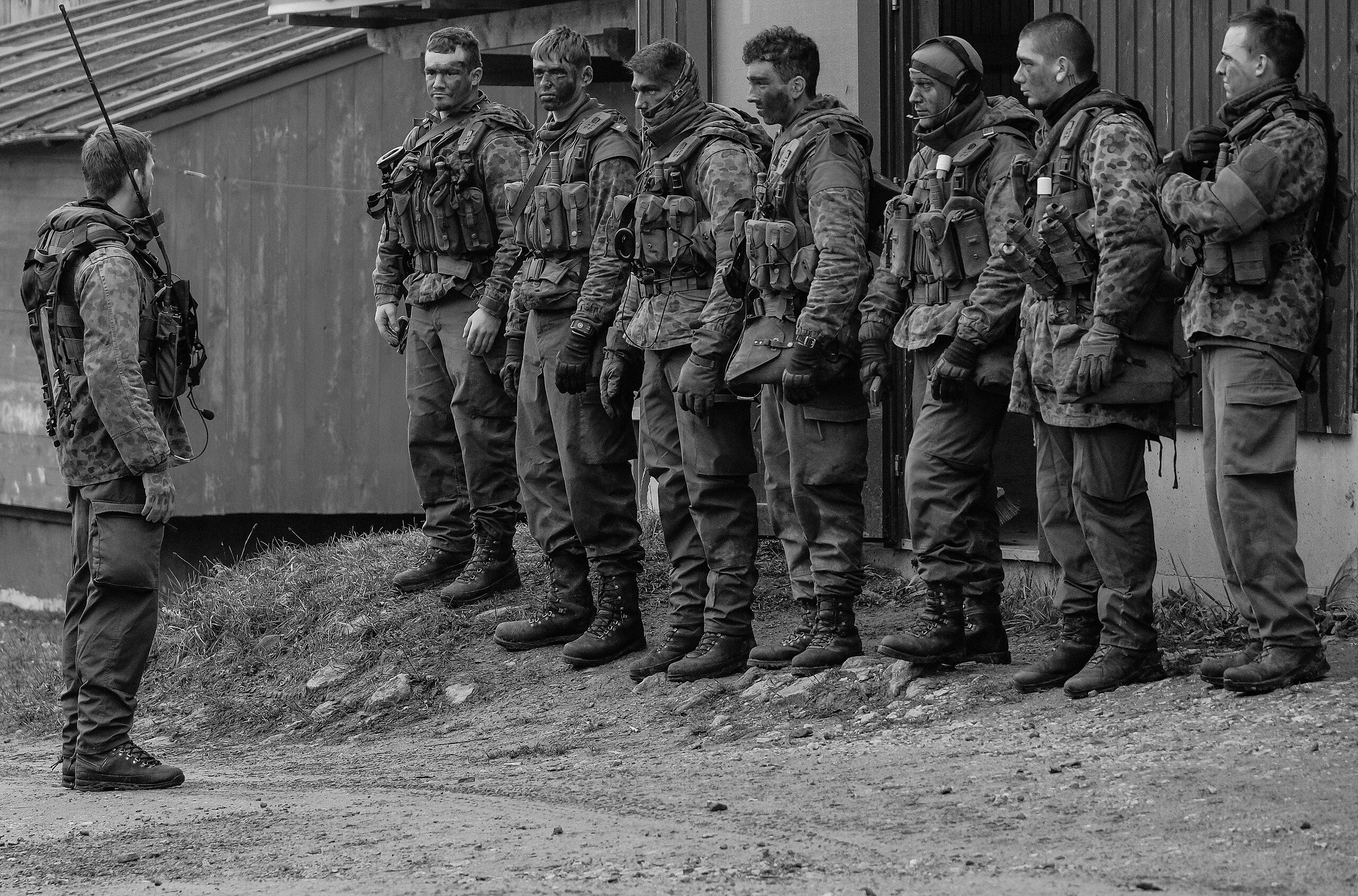 Soldiers of Austria’s Jägerbataillon 25 receive instruction during Exercise EUROPEAN ADVANCE 2019 in Austria. Wikimedia Commons.