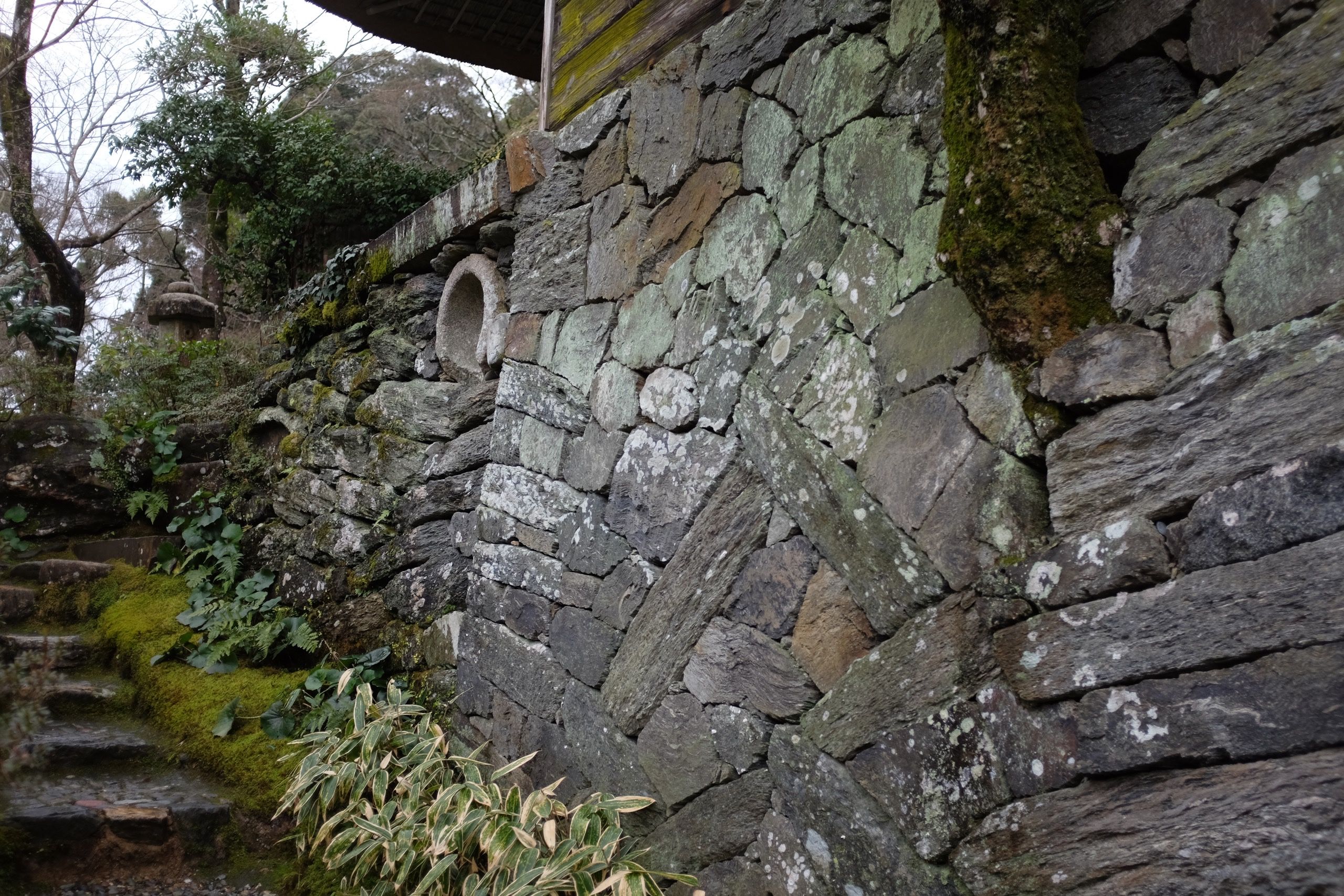 An intricate stone wall at the entrance of the Garyū Mountain Villa.