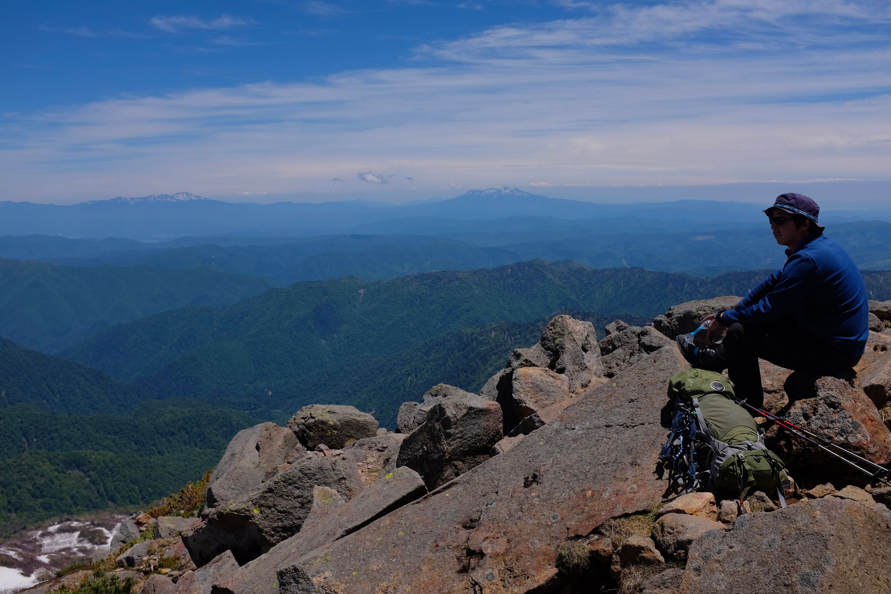 A man admires the mountain scenery from the summit of Hakusan.