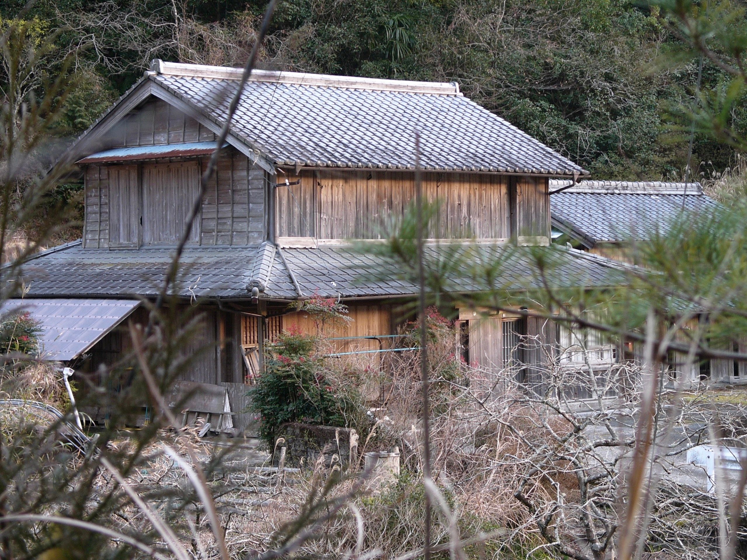 An old Japanese farmhouse lit up by the evening light.