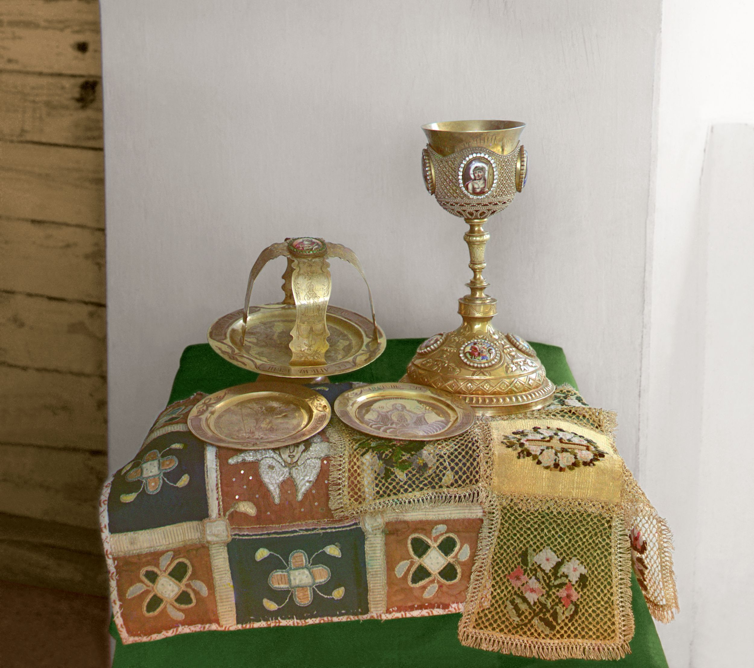 Vessels and vozdukhi from 1793. During the war they were buried in a grave. Borodino