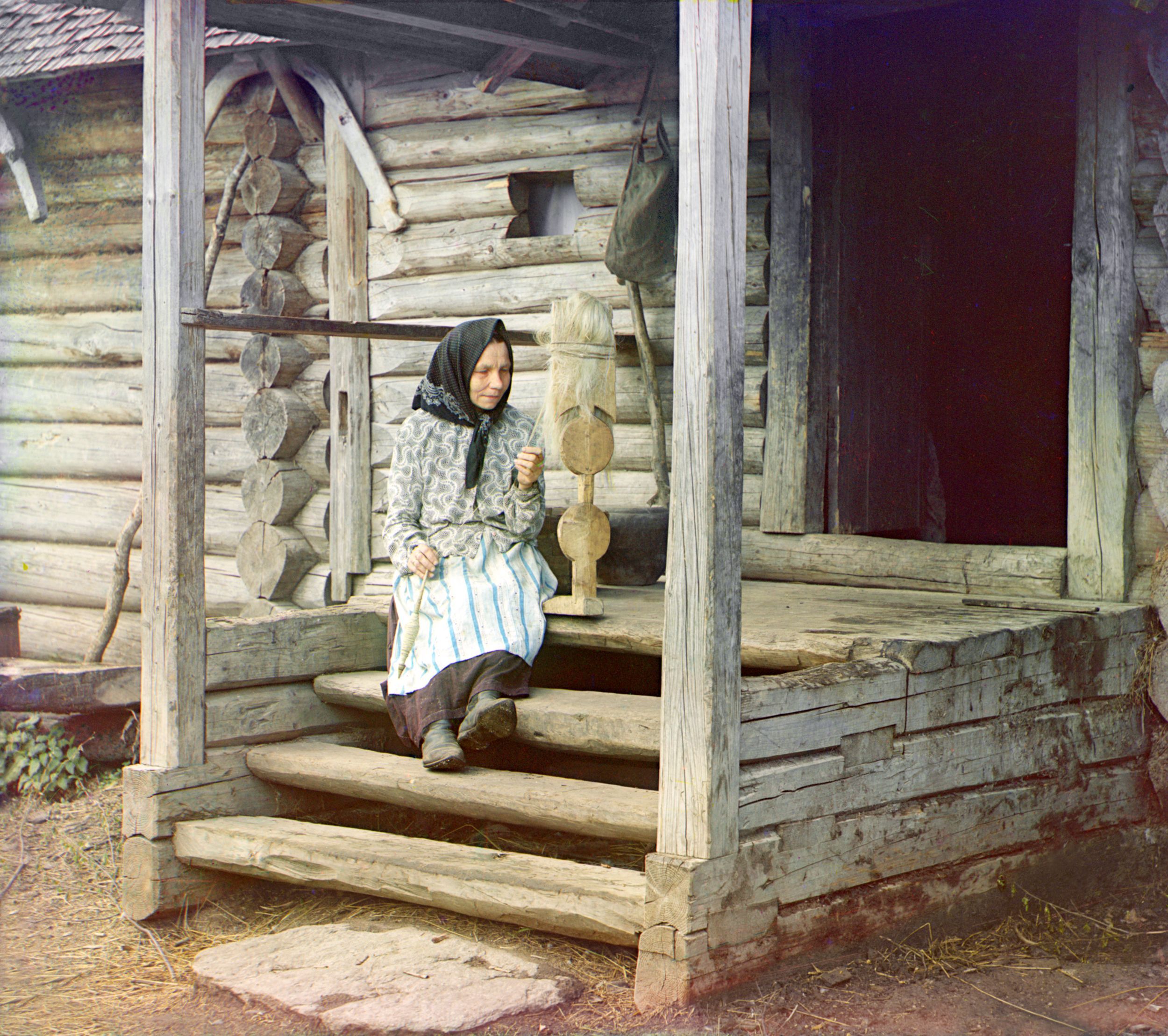 Spinning yarn. In the village of Izvedovo